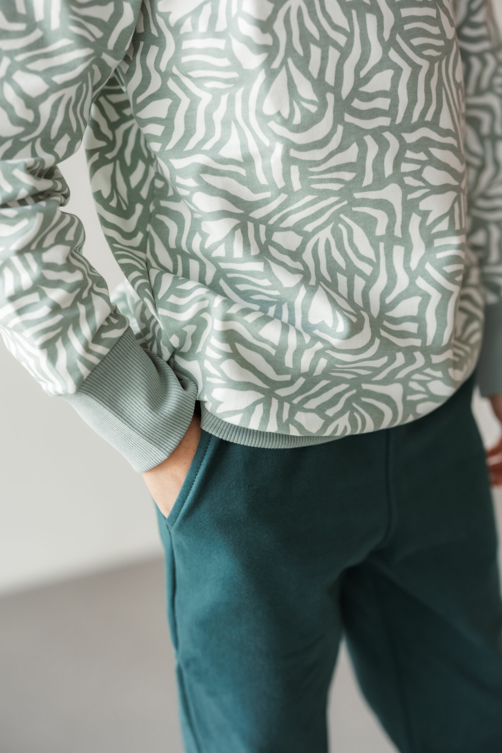 Sweat-Pants "Milo" dark green – Bild 6